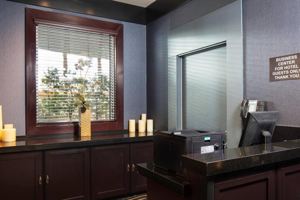 Ultimate Las Vegas Getaway One Bedroom Suite With Balcony, Kitchen, Gym, Pool & Free Parking Экстерьер фото