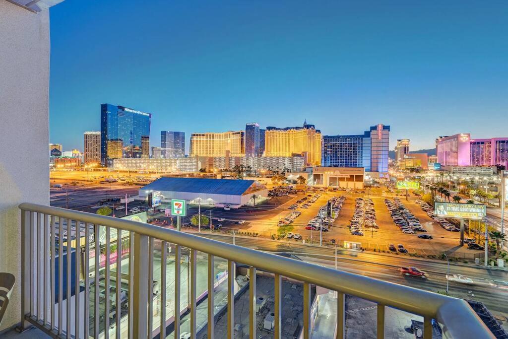Ultimate Las Vegas Getaway One Bedroom Suite With Balcony, Kitchen, Gym, Pool & Free Parking Экстерьер фото